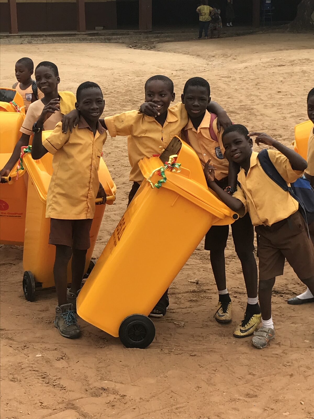 SESA leading a recycling activity with school students in 2019 (2/4)